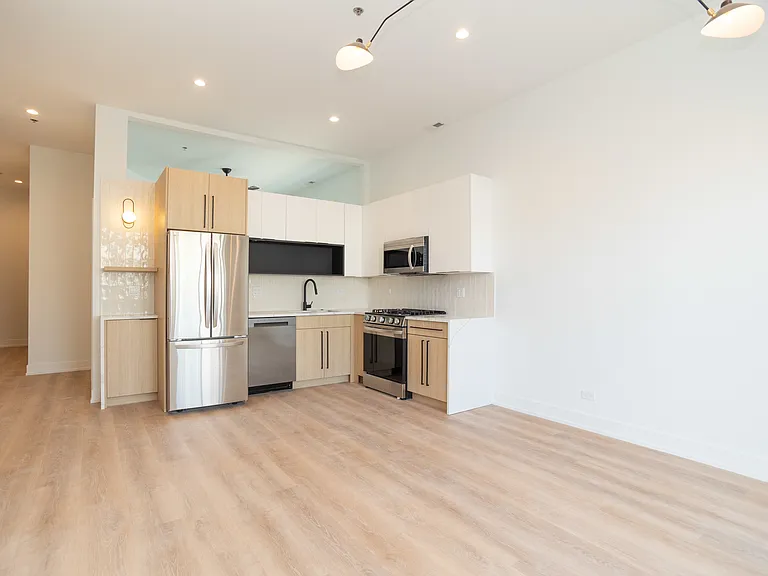 2042 W Irving Park — Photo 33