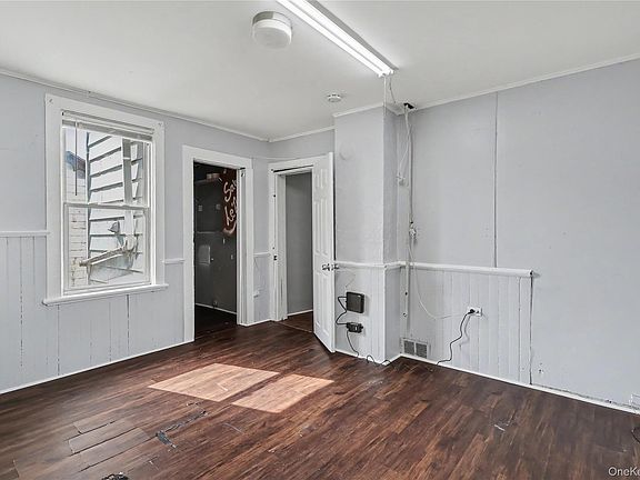 4th image of 39 Spruce St