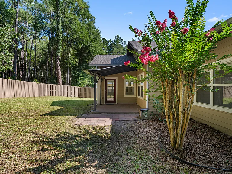 10538 Palmetto Blvd — Photo 35