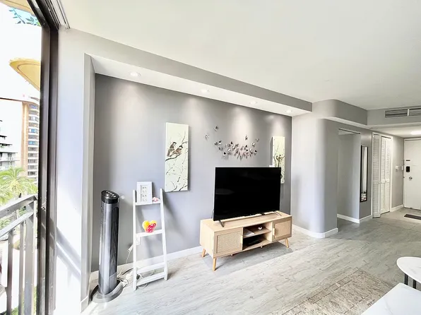 440 Seaside Ave APT 808, Honolulu, HI 96815