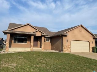 413 N Perry Ln, Harrisburg, SD 57032