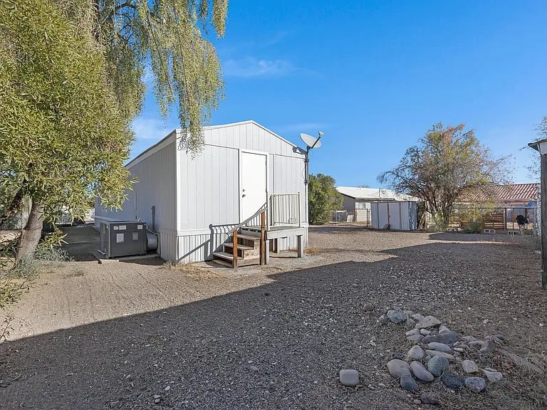 755 W Dewey Ave — Photo 26