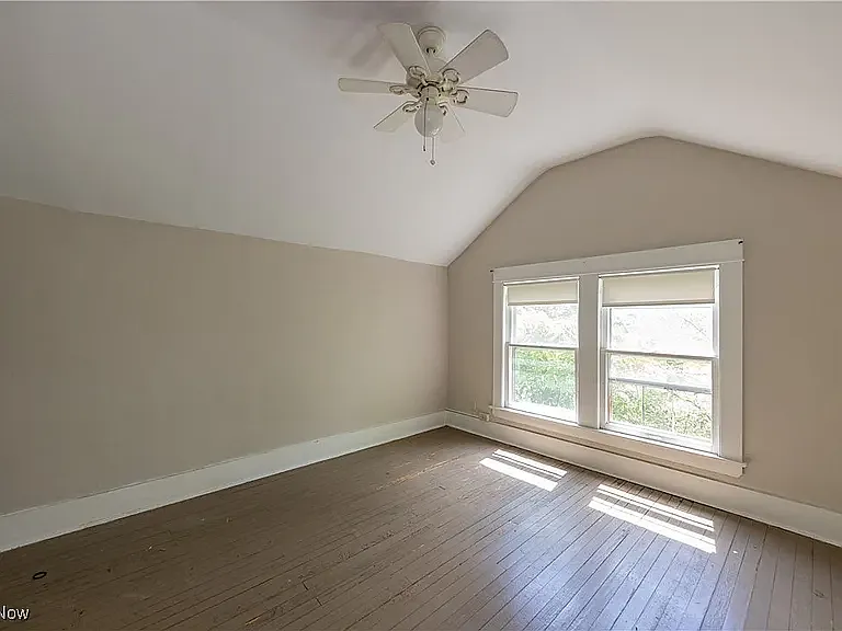 2572 Mayfield Rd — Photo 36