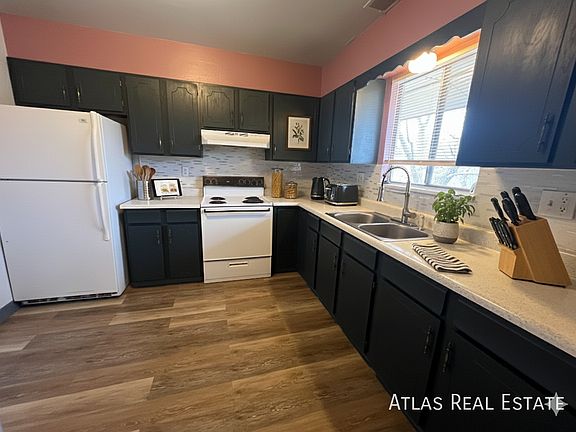 2nd image of 1017 Delaware Dr APT 4