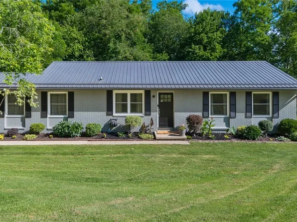 2655 Eva Cir, Zanesville, OH 43701