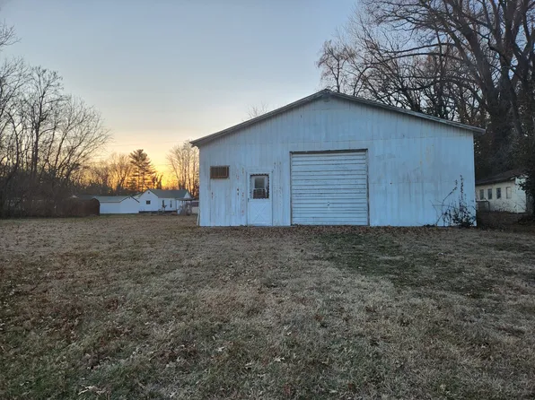 319 S 1st St, Mount Vernon, IL 62864