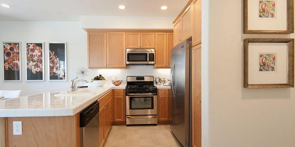2 bed, 2.5 bath, 1347 sqft, $3,300 — Photo 4