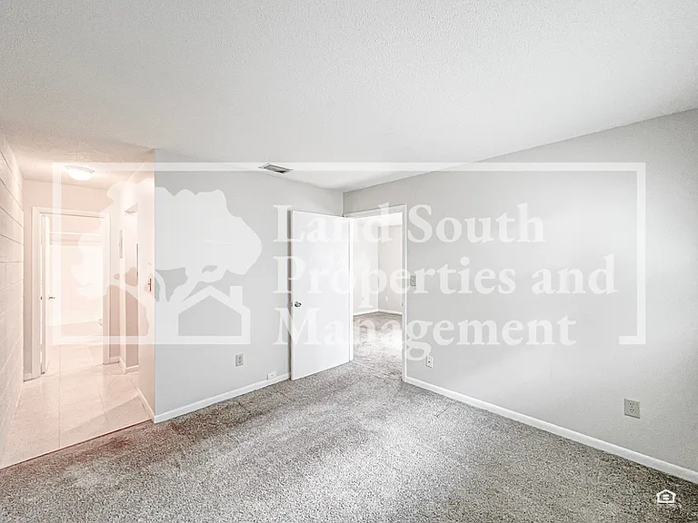 725 E Lime St #D — Photo 11