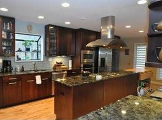 825 Stratfordshire, Charlotte, NC 28105