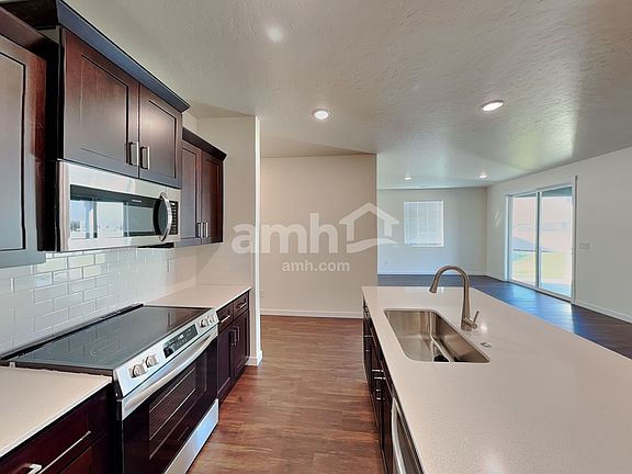 4th image of 1565 N Barkvine Ave