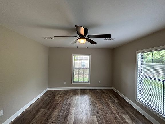 4th image of 509 E Elm St