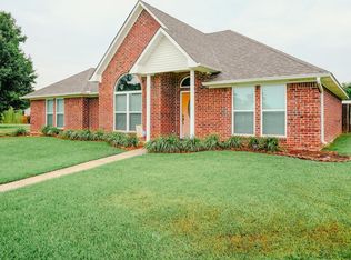 107 Corley Cir, Wake Village, TX 75501