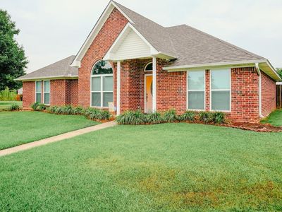 107 Corley Cir, Wake Village, TX, 75501