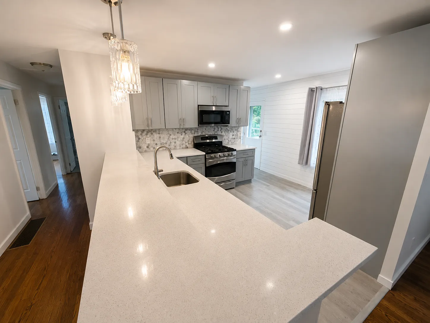 3 bed, 1008 sqft, $3,200 — Photo 3
