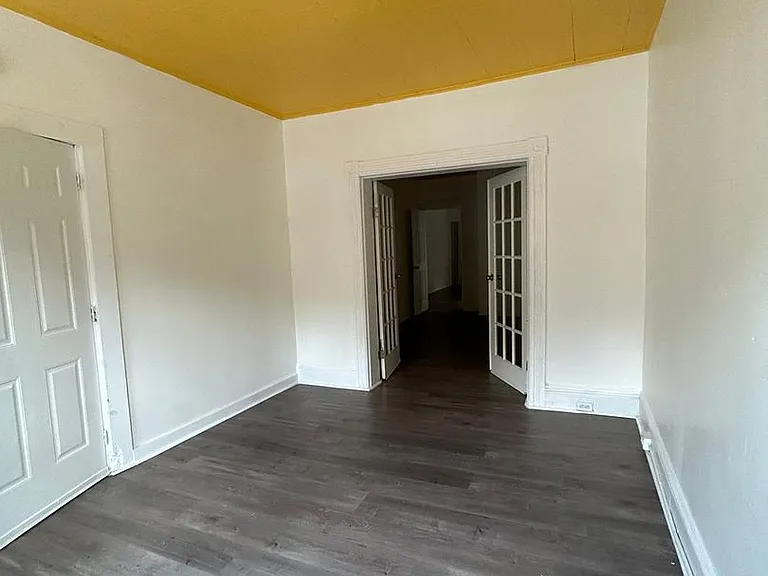 216 Pearl St — Photo 2