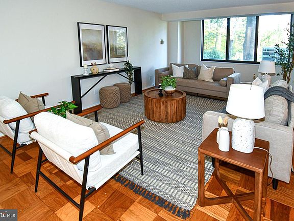 3rd image of 5225 Pooks Hill Rd APT 222N