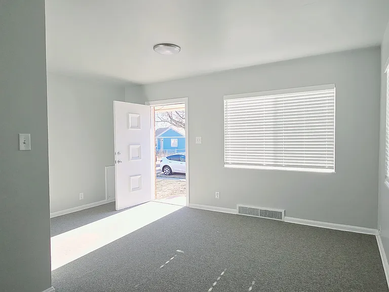 1388 W Glenrose Dr — Photo 2