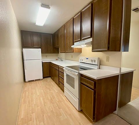 5th image of 751 N Los Felices Cir W