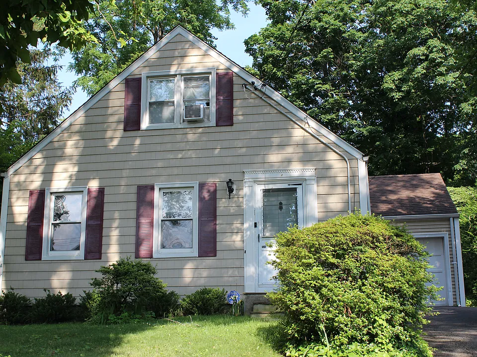 11 Hillside Pl