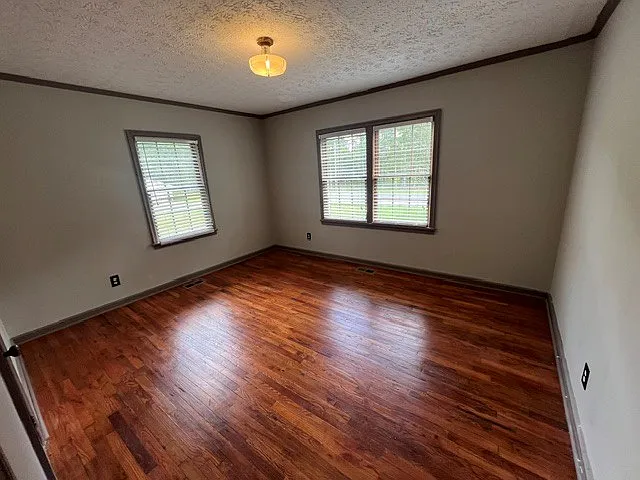 403 Holmes St — Photo 14