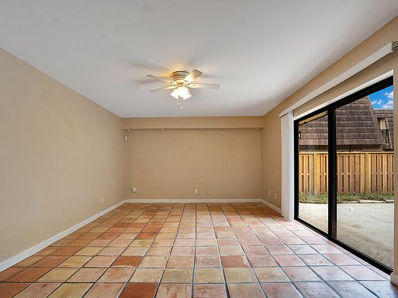 3rd image of 5286 Willow Ct