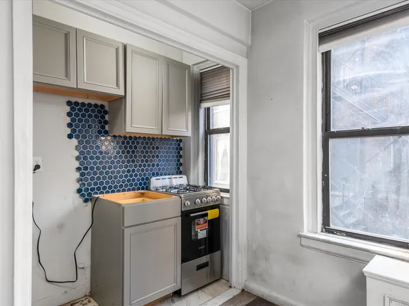 339 East 58th Street image 5 of 9