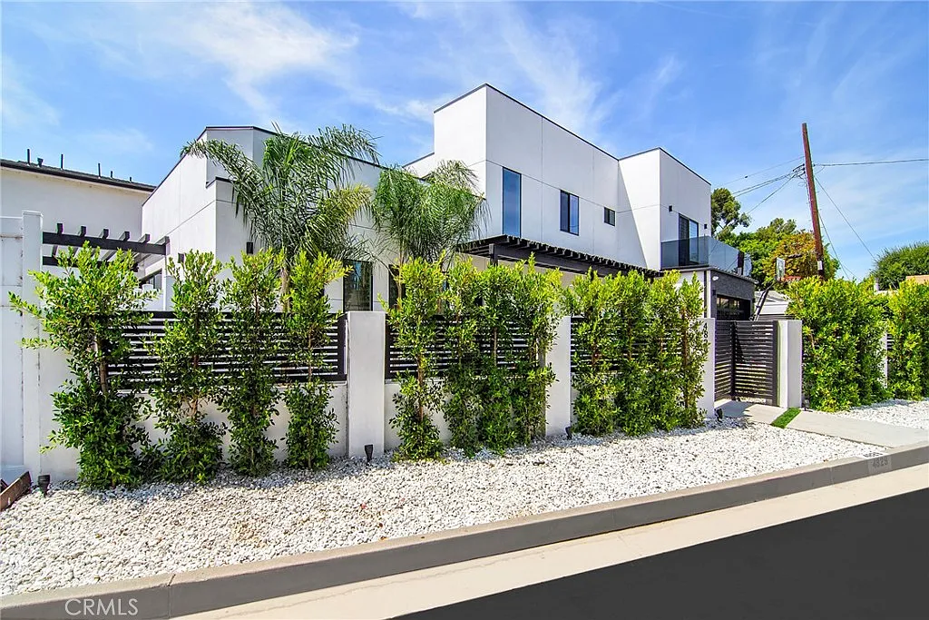 4 bed, 4.5 bath, 2213 sqft, $7,700 — Photo 3