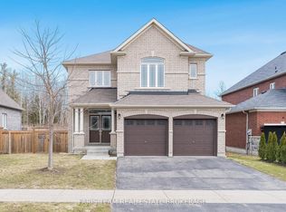 33 Pearl St, Wasaga Beach, ON L9Z 0G9
