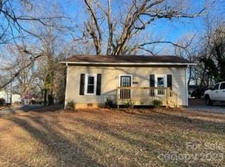 1586 3rd Street Dr NE, Hickory, NC 28601