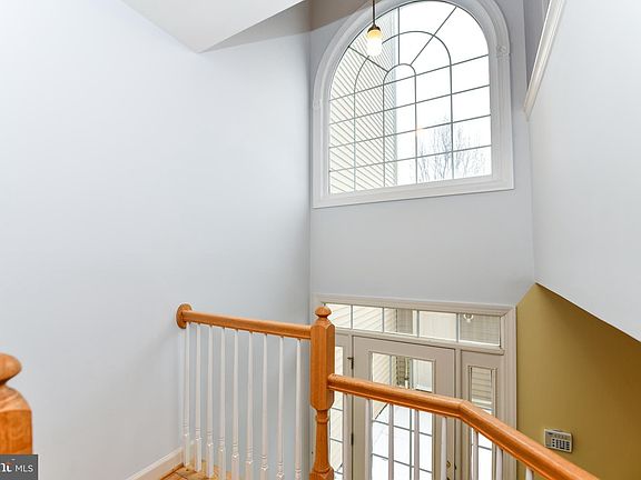 4th image of 544 Longhorn Cres