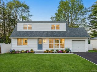 18 Clark Street, Huntington, NY 11743