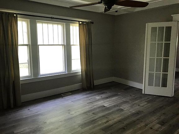 4th image of 530 E Main St