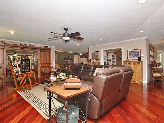 2nd image of 31 Larboard Dr