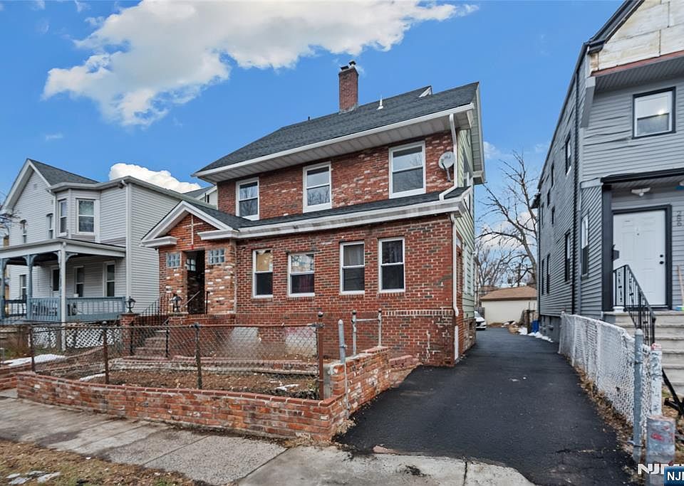 1st image of 288 William St