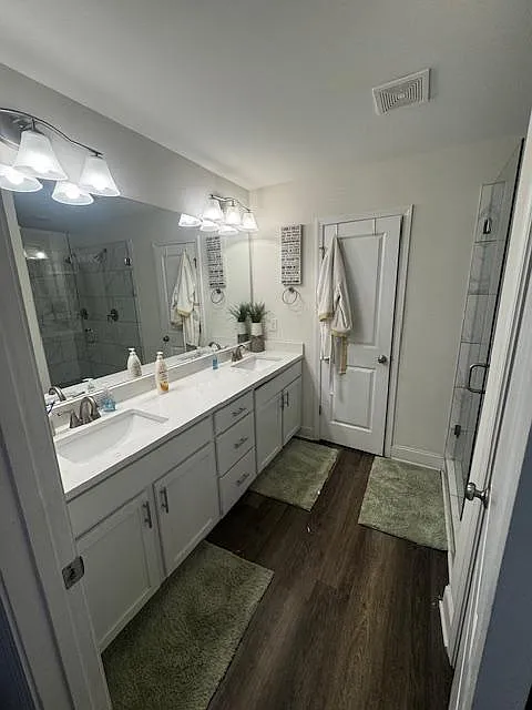 4 bed, 3.0 bath, 2348 sqft, $1,594 — Photo 4
