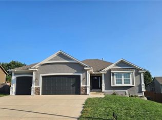 15416 Juniper Ln, Basehor, KS 66007
