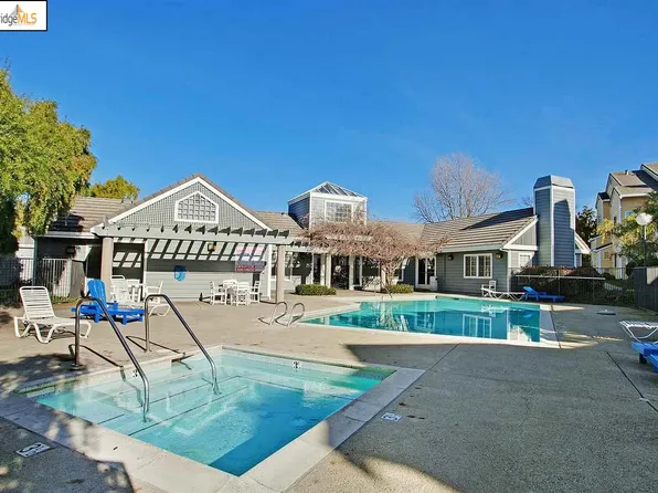 709 Waterford Pl, Pinole, CA 94564
