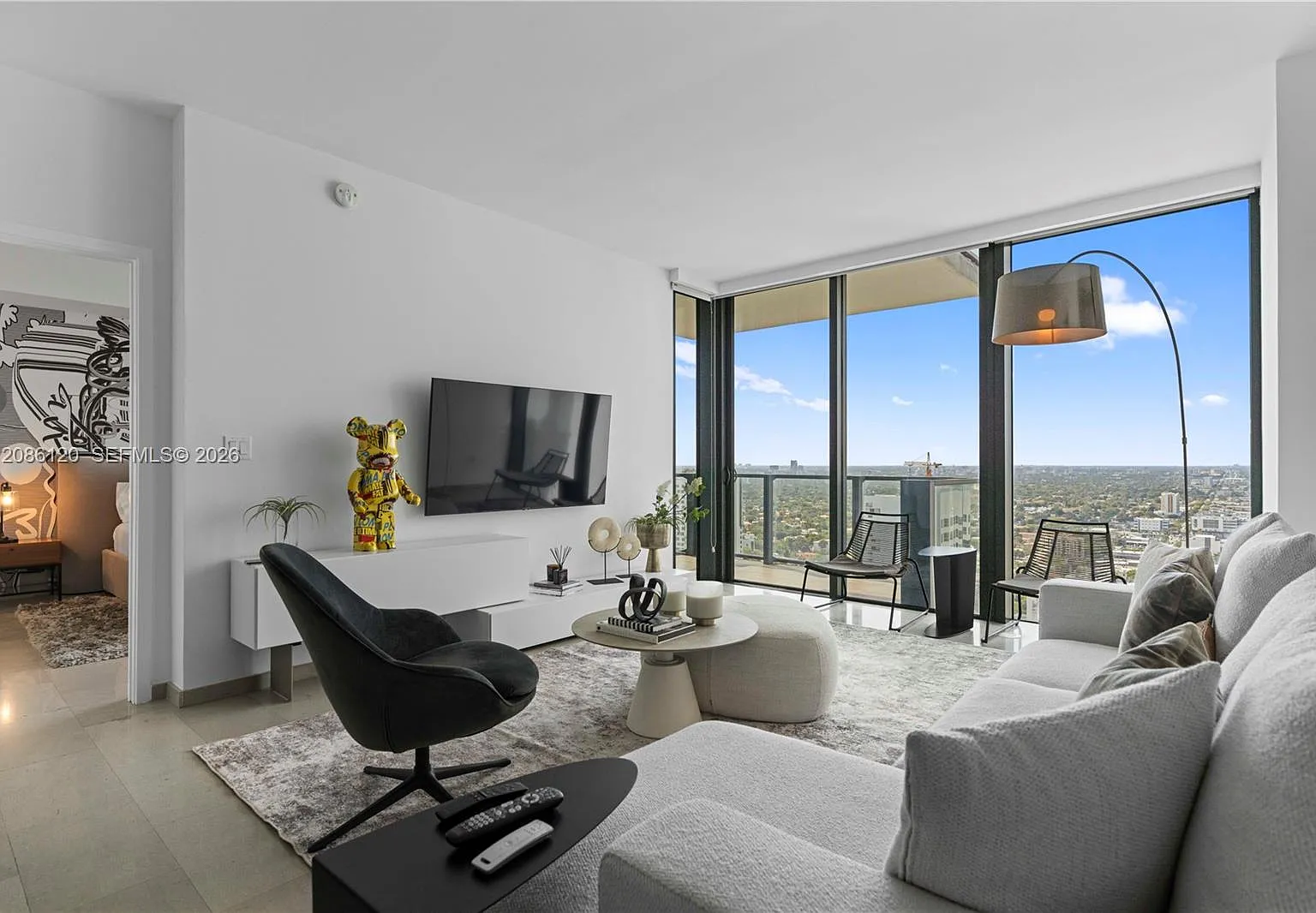 Rise Condo — Photo 4