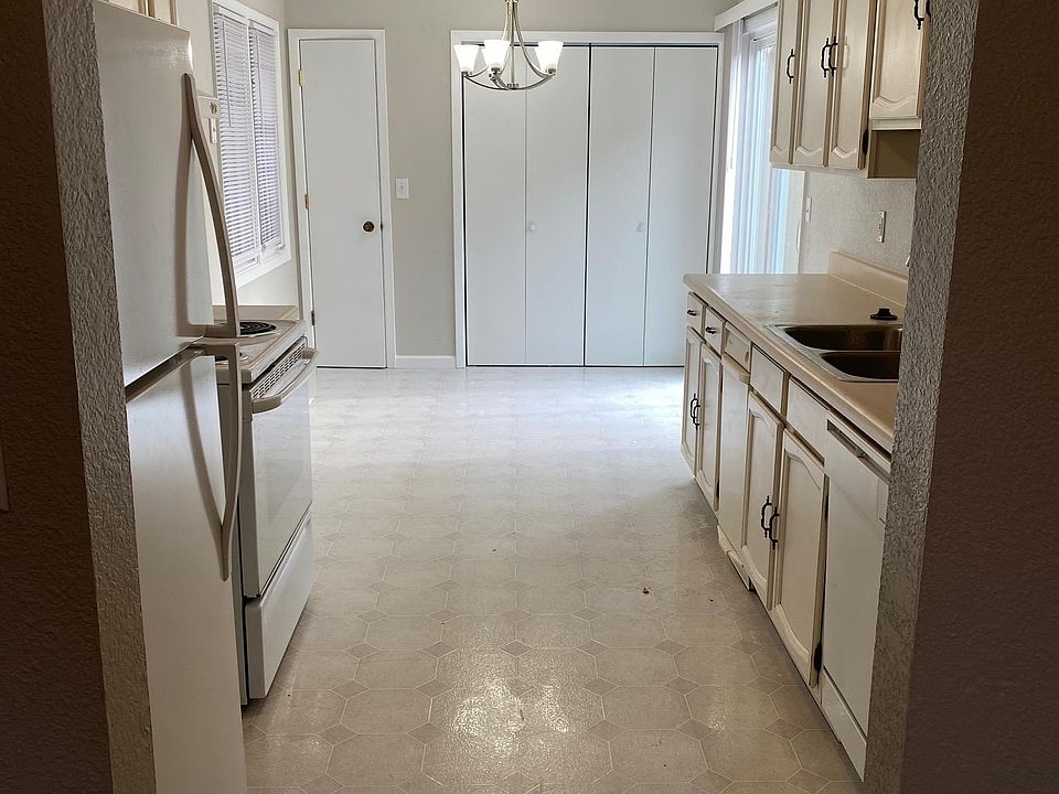 1st image of 4004 Lunar Dr