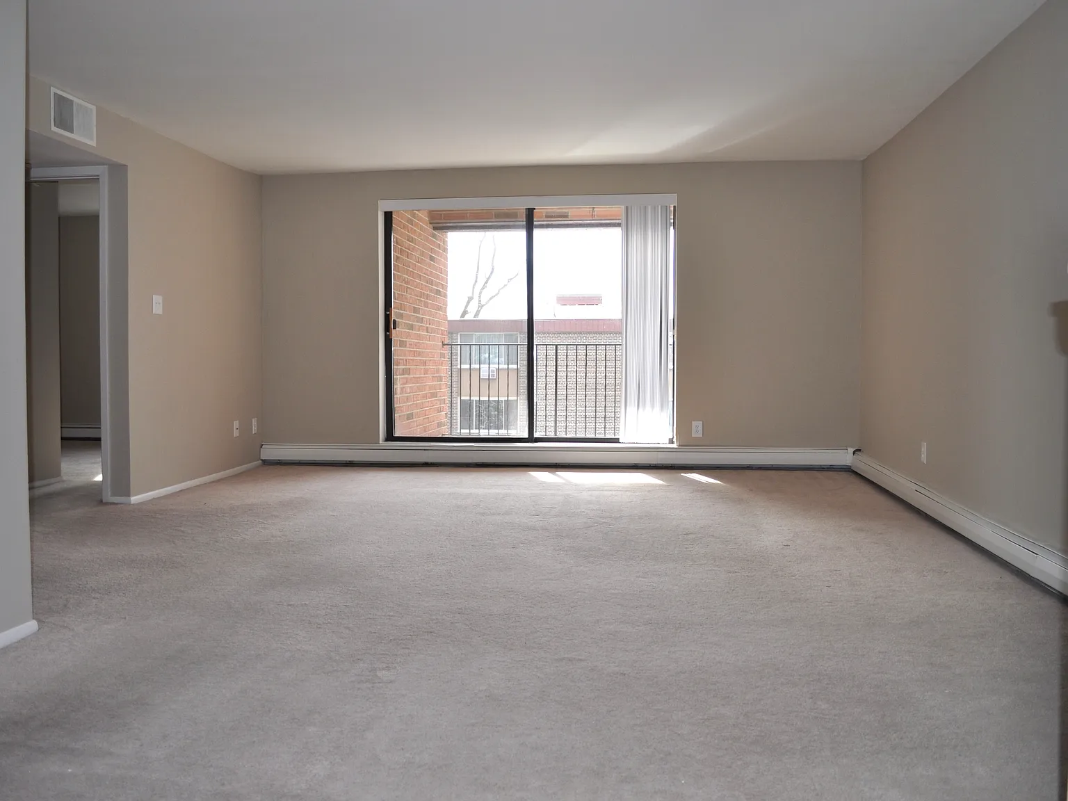 2 bed, 1000 sqft, $1,750 — Photo 4