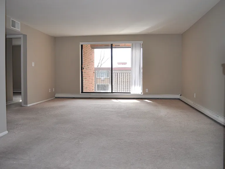 800 E Henry Clay St #207 — Photo 4