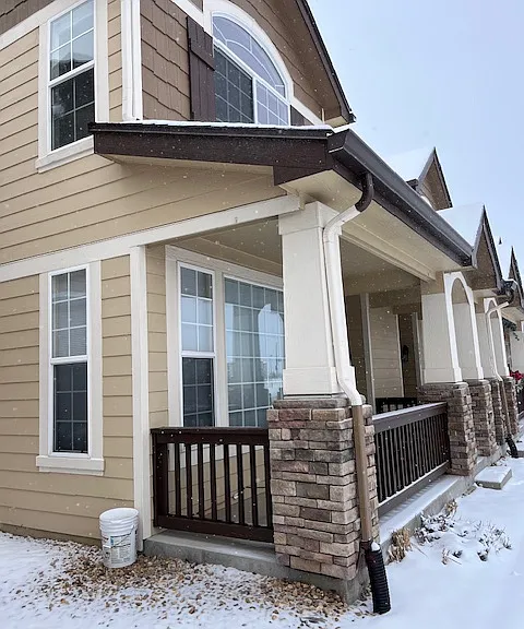 1437 Turnberry Dr — Photo 2