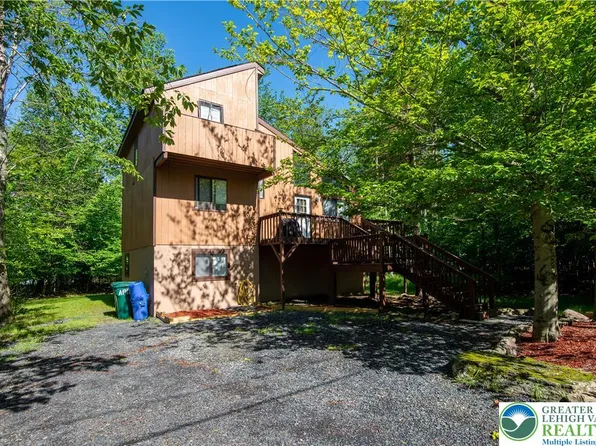 1783 Rolling Hills Dr, Tobyhanna, PA 18466