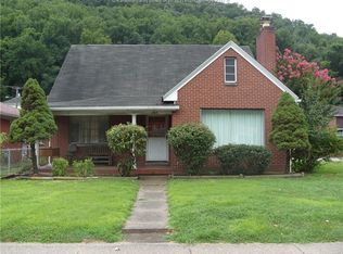 705 2nd Ave, Montgomery, WV 25136