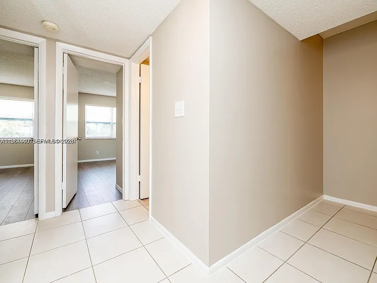 2304 NE 7th St #27 — Photo 6