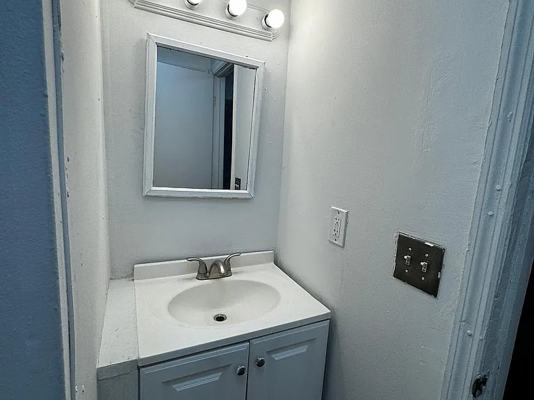 323 Vine St E #B — Photo 13