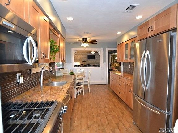2nd image of 19 Beaumont Ln