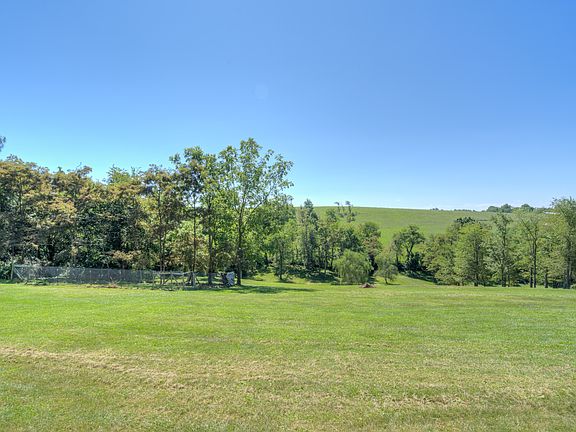 3rd image of 2190 Wintergreen Dr