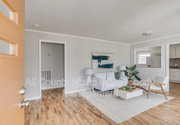 209 Rhine Dr — Photo 3