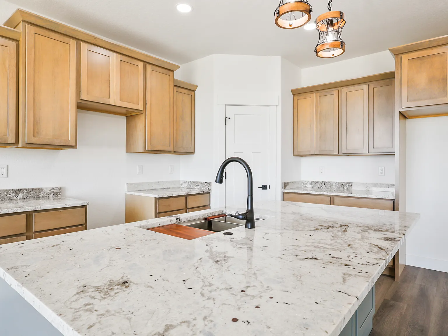 4 bed, 2882 sqft, $2,900 — Photo 3